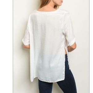 White short sleeve scoop neck pocket tunic top